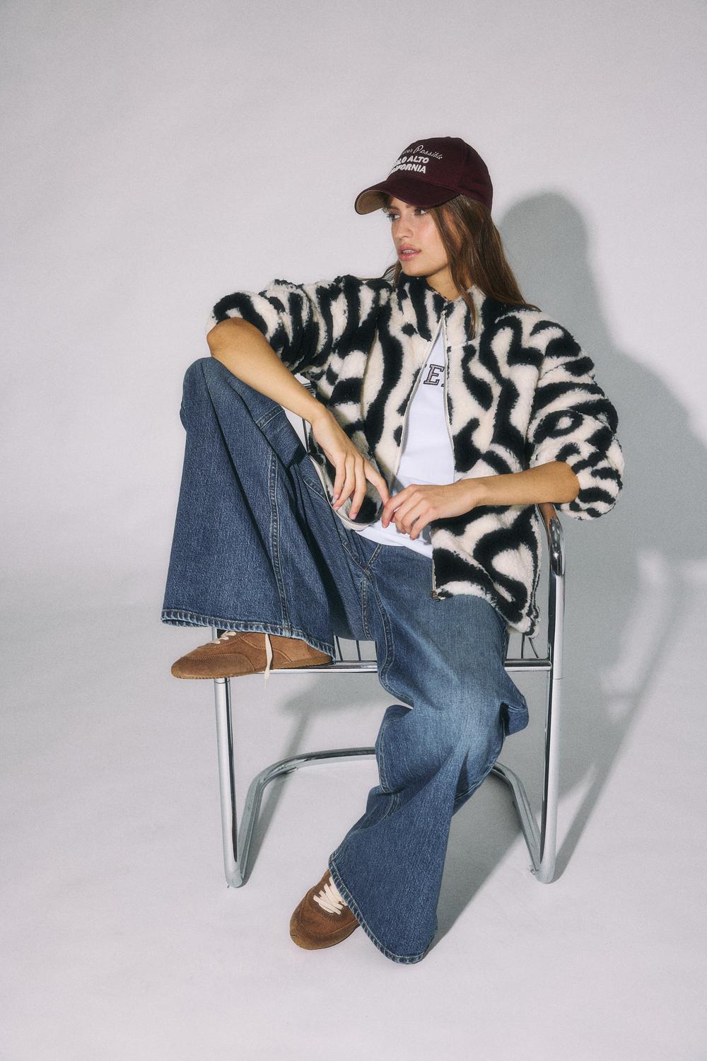 model_shot-creative